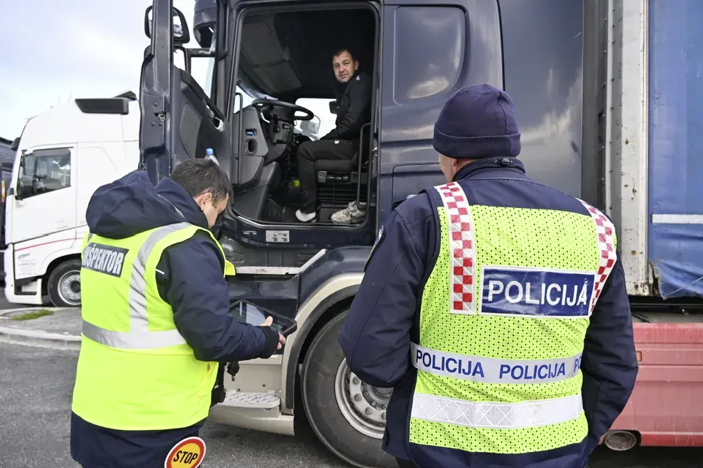 Cross-border roadside inspection showing how legal recognition and enforcement can diverge